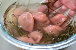 Rinsing rice cake in water